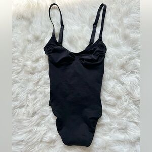 SKIMS Seamless Sculpt Thong Bodysuit M SH-BST-0200